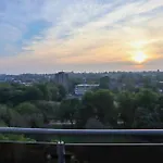 Central London 3 Bed Flat With A View