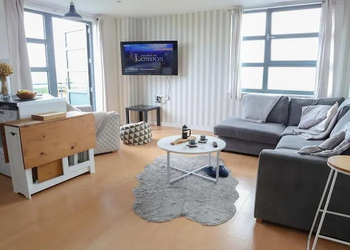 Central London 3 Bed Flat With A View