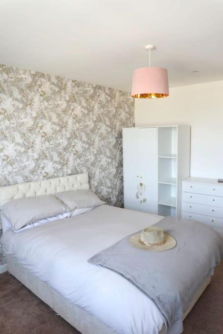 3 Bed Flat With A View Apartment London
