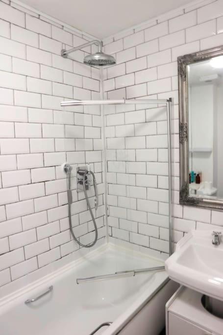 3 Bed Flat With A View Appartamento