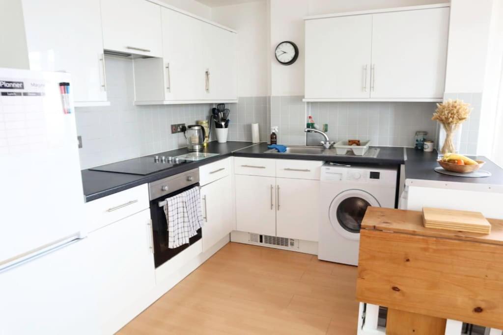 3 Bed Flat With A View *