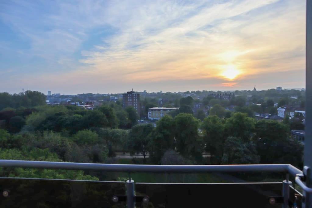 3 Bed Flat With A View Londra